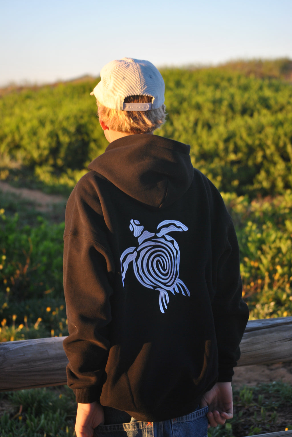 Saltysurfco. Coastal hoodie turtle {black}
