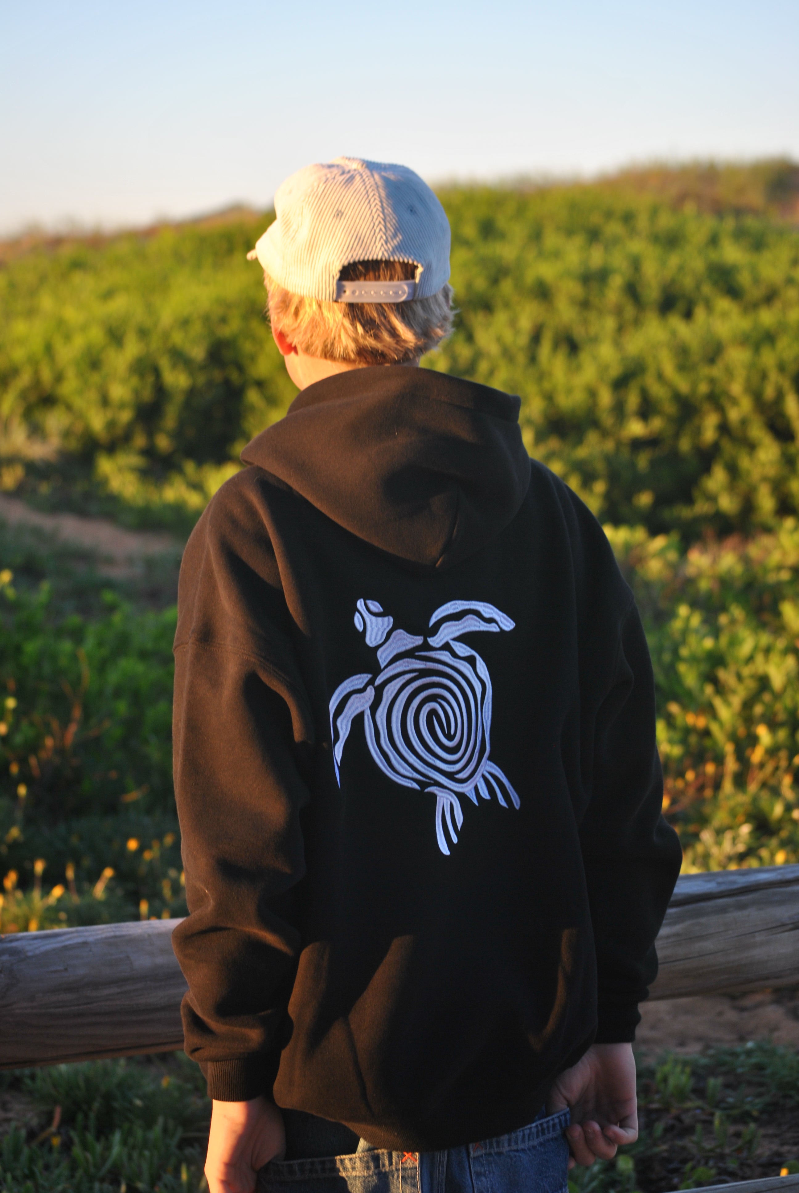 Saltysurfco. Coastal hoodie turtle {black}