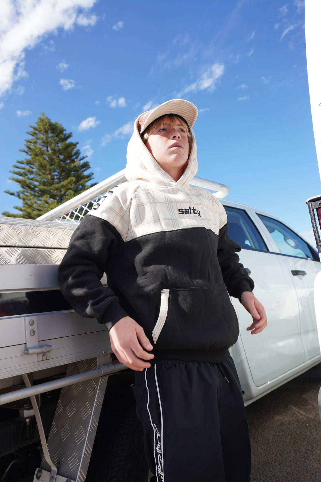 SALTY COASTAL V2 HOODIE (CRÈME)