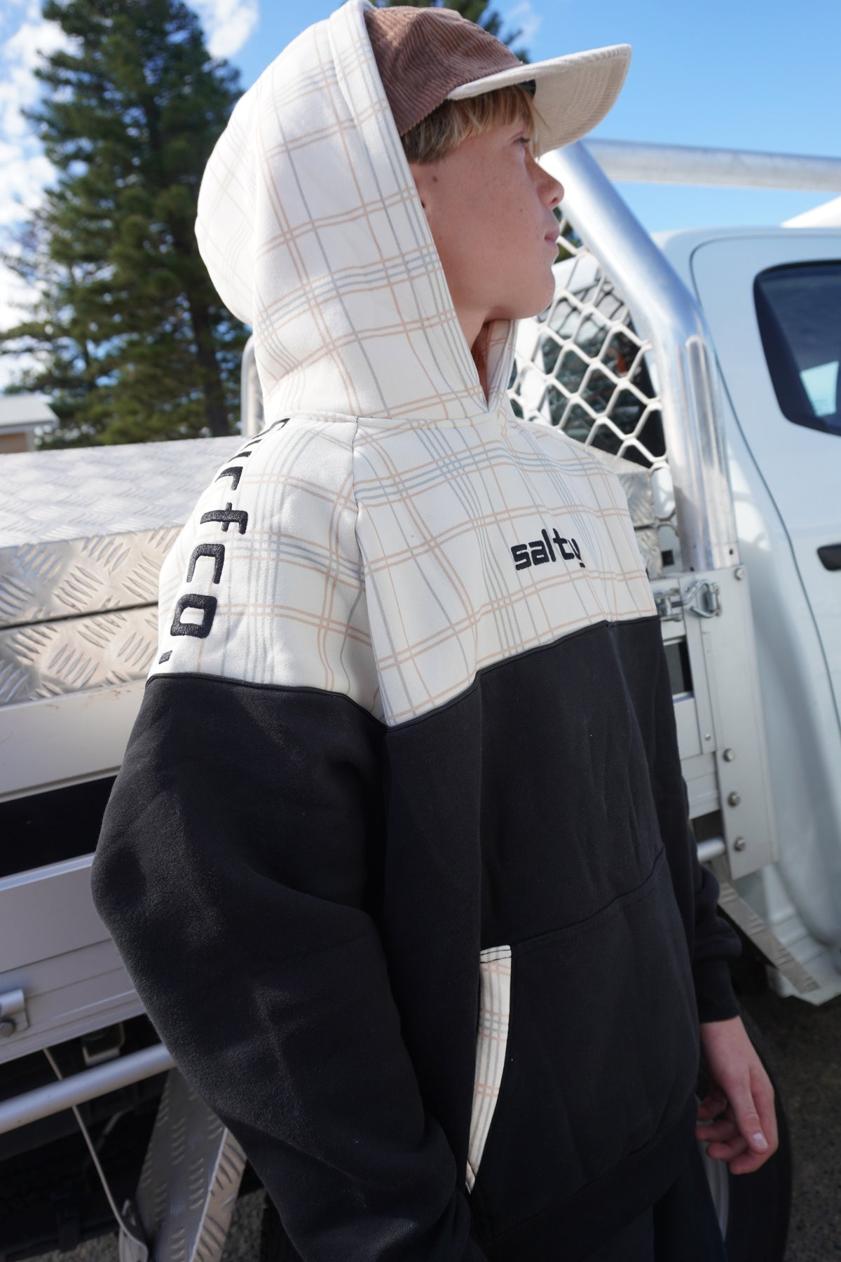 SALTY COASTAL V2 HOODIE (CRÈME)